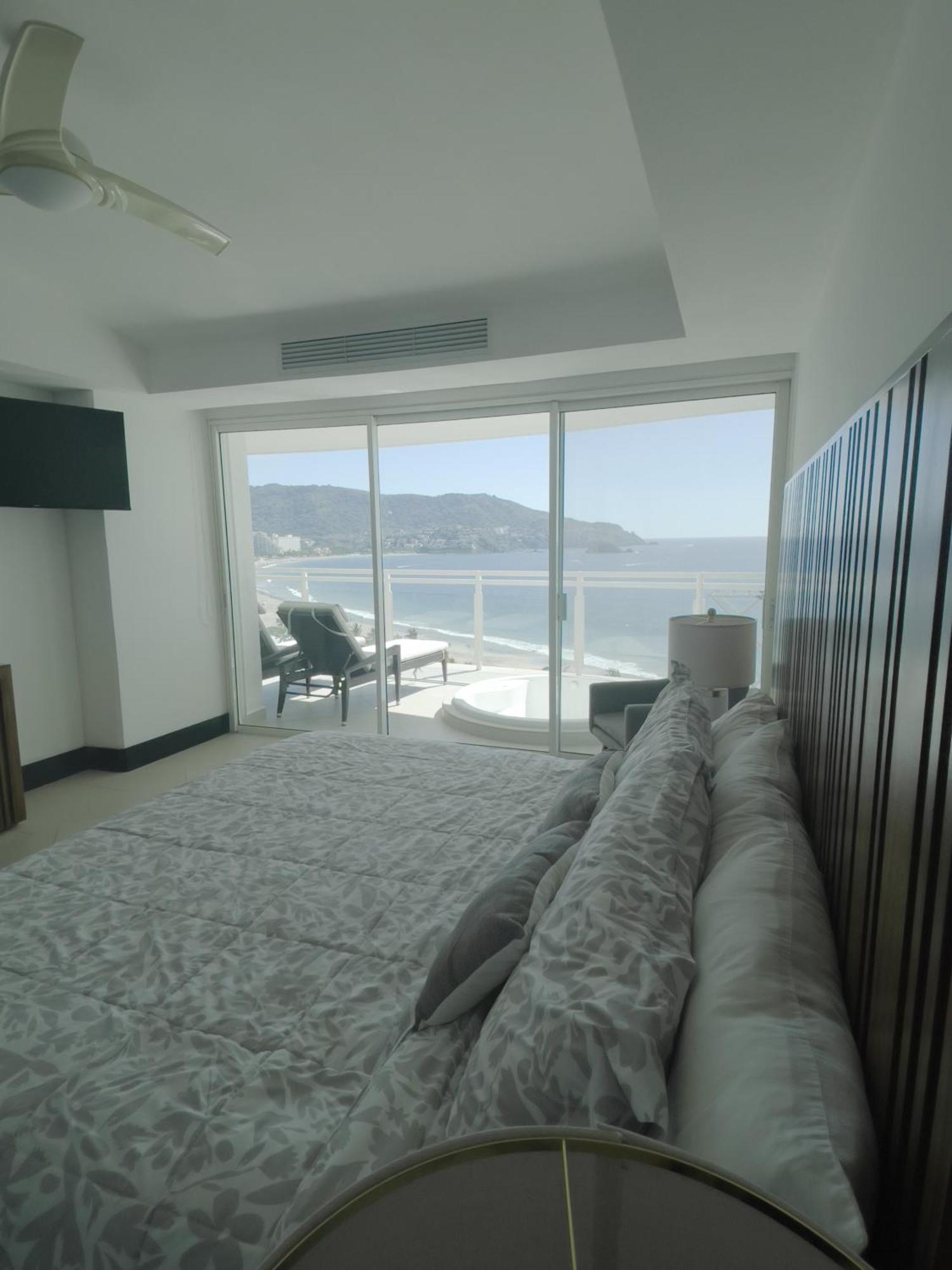 Bay View Grand Marina Ixtapa Condo En Pie De Playa ภายนอก รูปภาพ