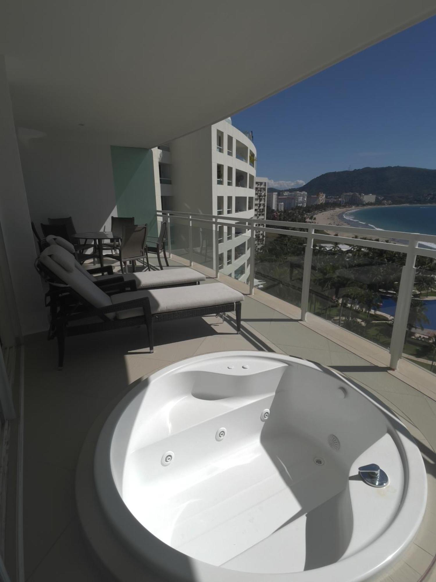 Bay View Grand Marina Ixtapa Condo En Pie De Playa ภายนอก รูปภาพ